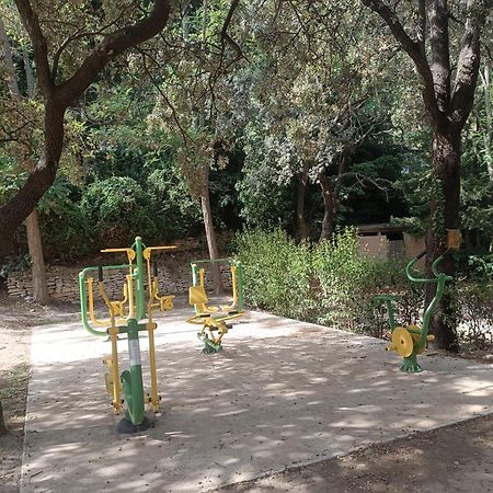 Orgon Camping De La Vallee Heureuse מראה חיצוני תמונה