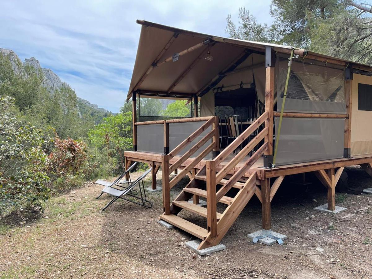 Orgon Camping De La Vallee Heureuse מראה חיצוני תמונה