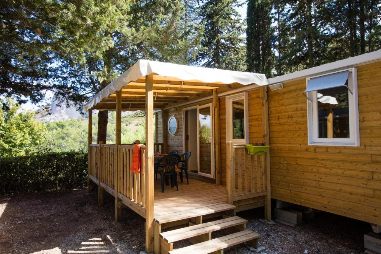 Orgon Camping De La Vallee Heureuse מראה חיצוני תמונה