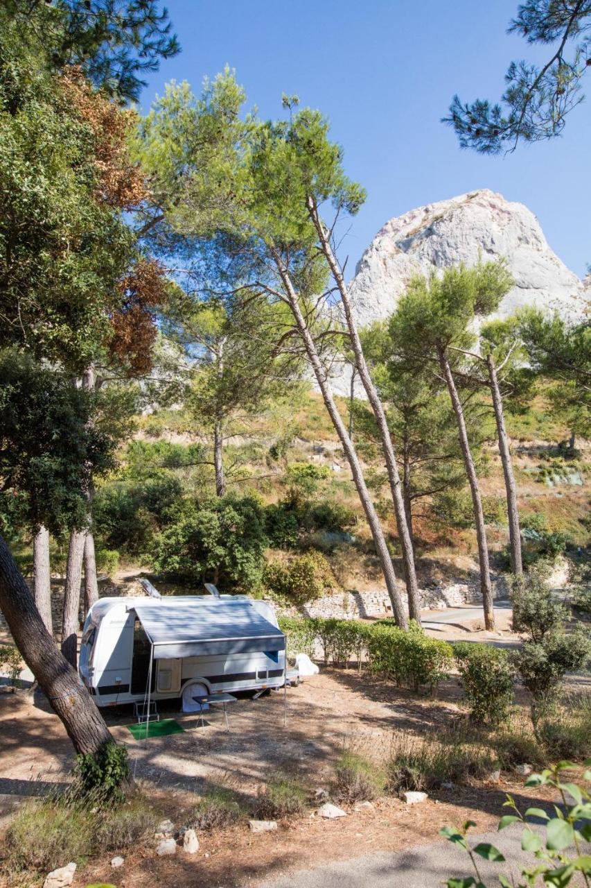 Orgon Camping De La Vallee Heureuse מראה חיצוני תמונה
